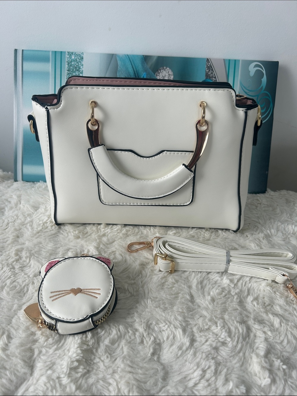 White Womenโs Structured Shoulder Bag with Removable Strap